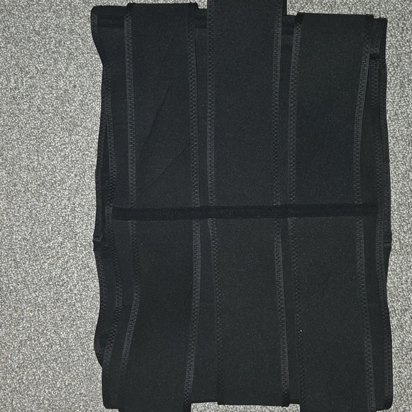 Black Workout Waist Trainer - Picture 4 of 4